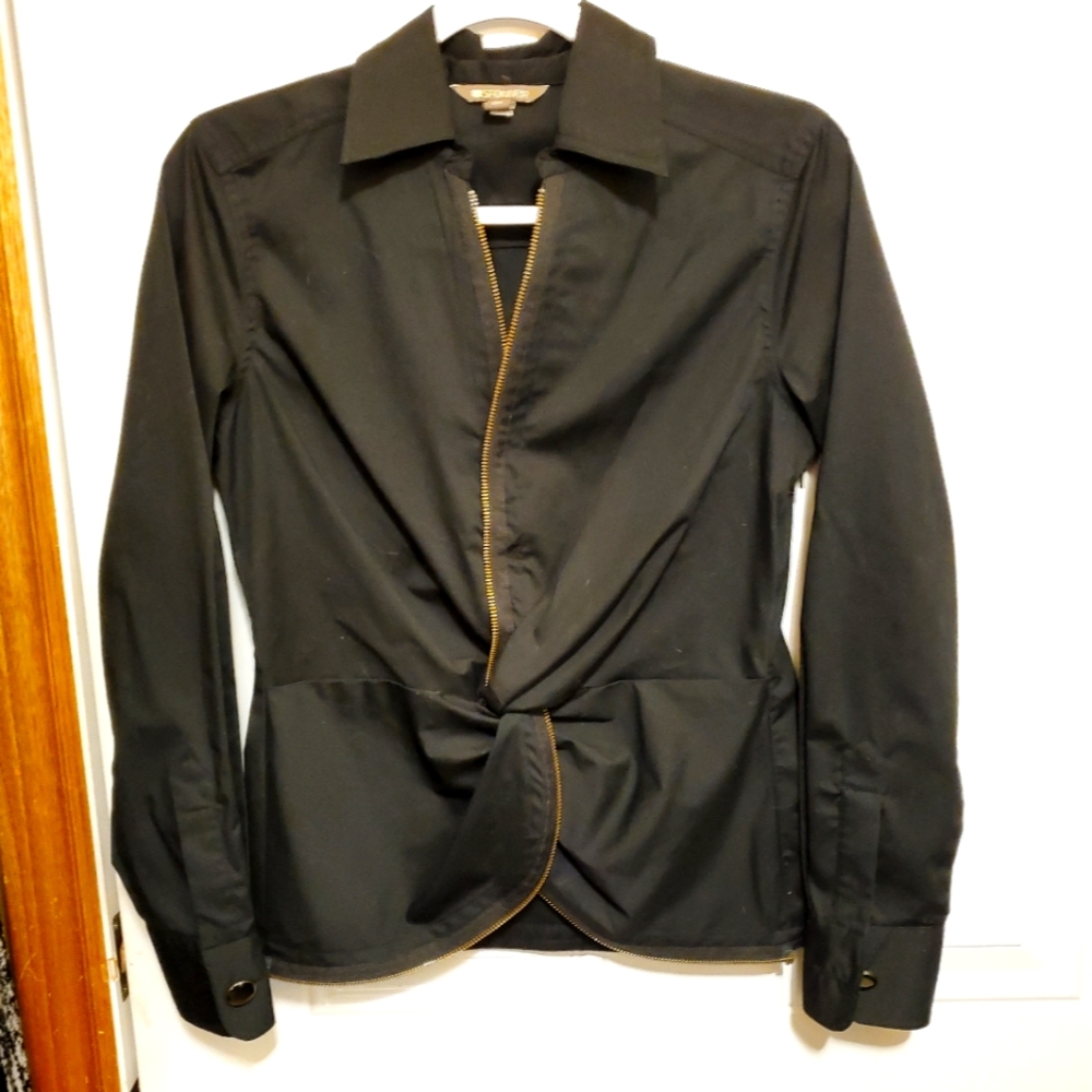 Spanner twist front blouse with zipper edging